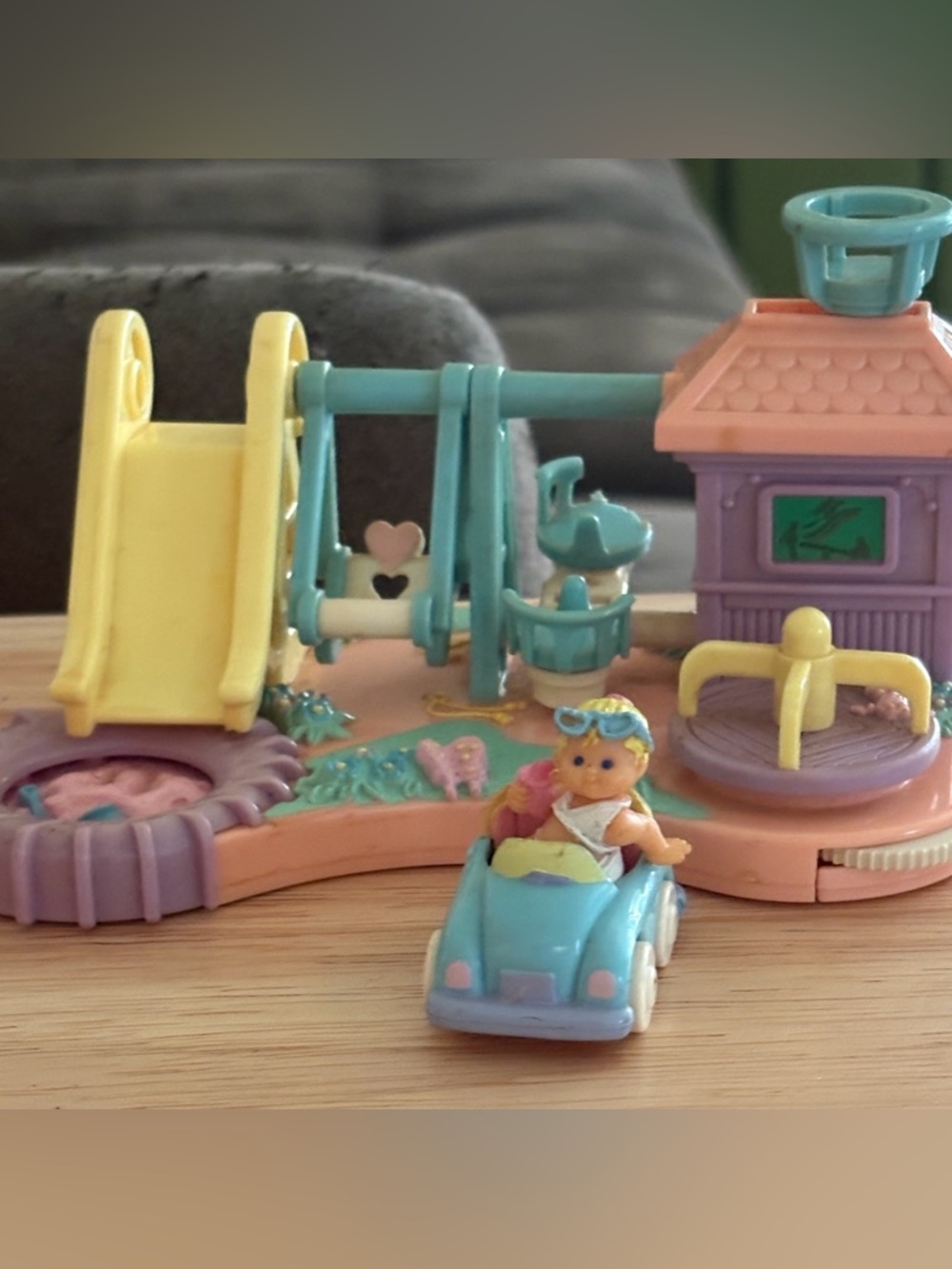Vintage Blue Bird Polly Pocket Pastel Park Play Set
Toy Doll AND Car included.